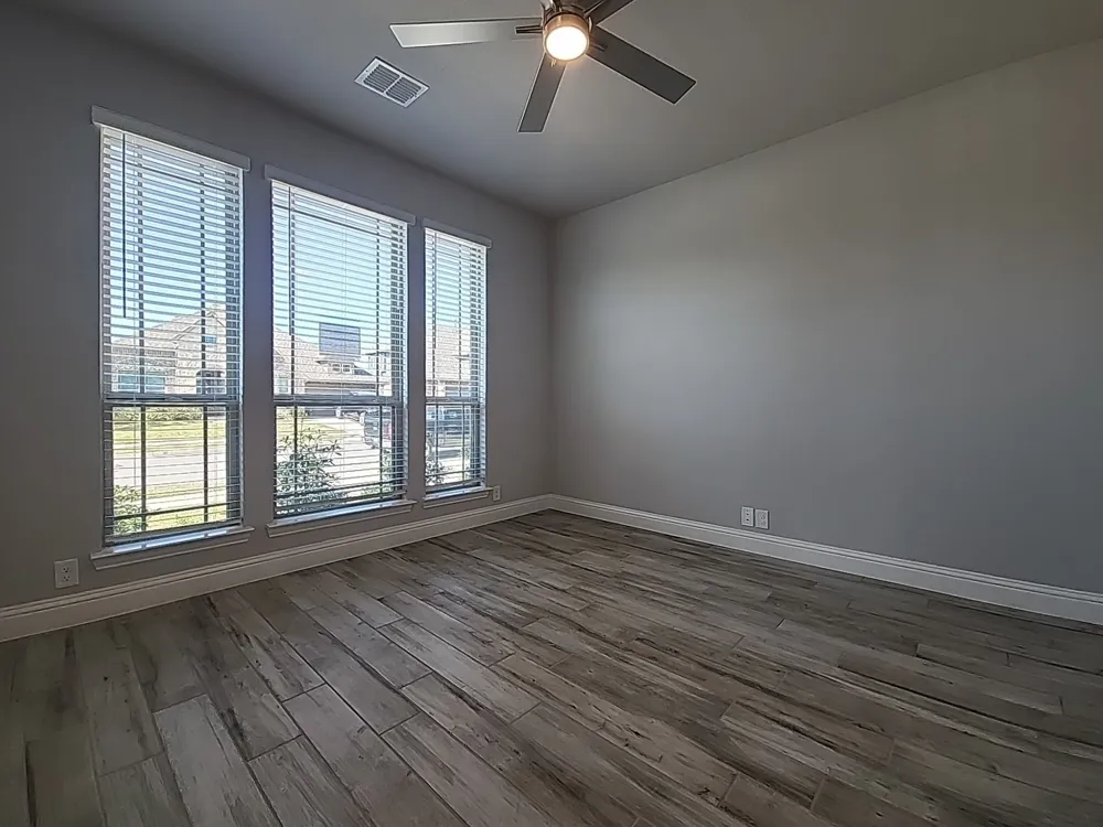 900 Superbloom Avenue Justin, TX 76247