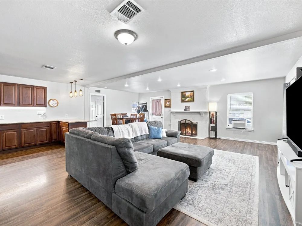 408 Inwood Road Azle, TX 76020