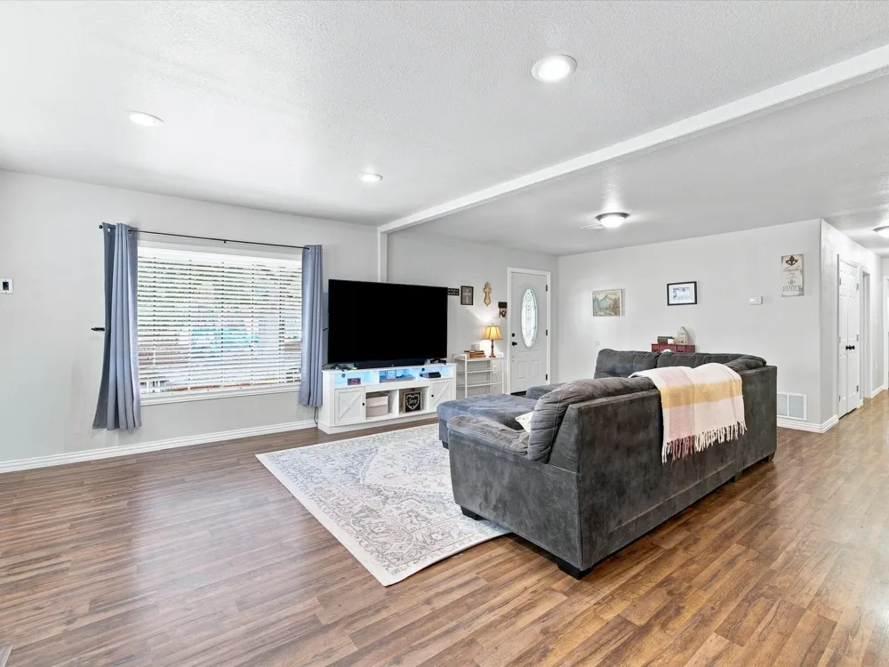 408 Inwood Road Azle, TX 76020