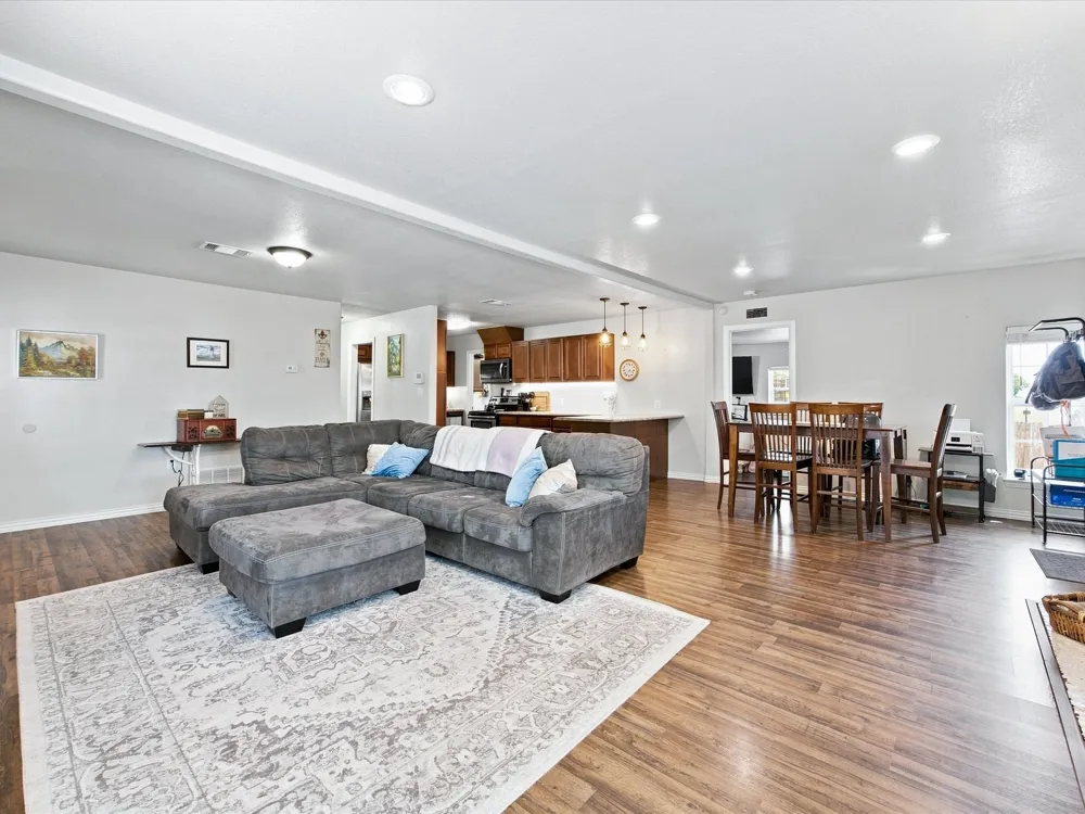 408 Inwood Road Azle, TX 76020