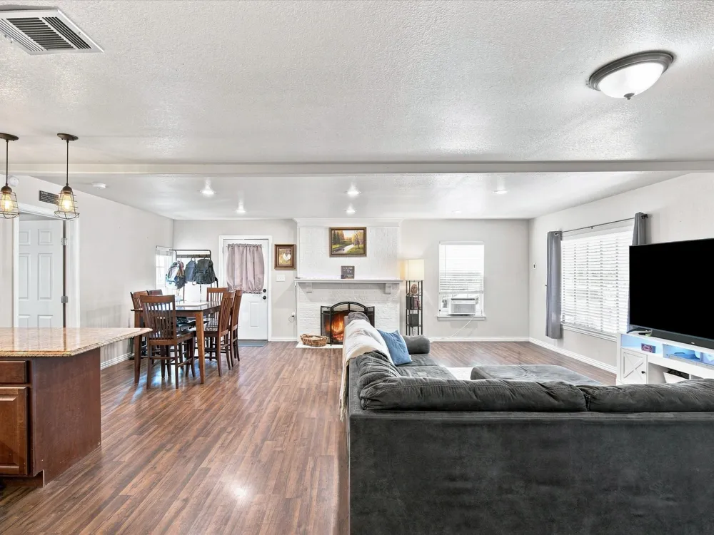 408 Inwood Road Azle, TX 76020