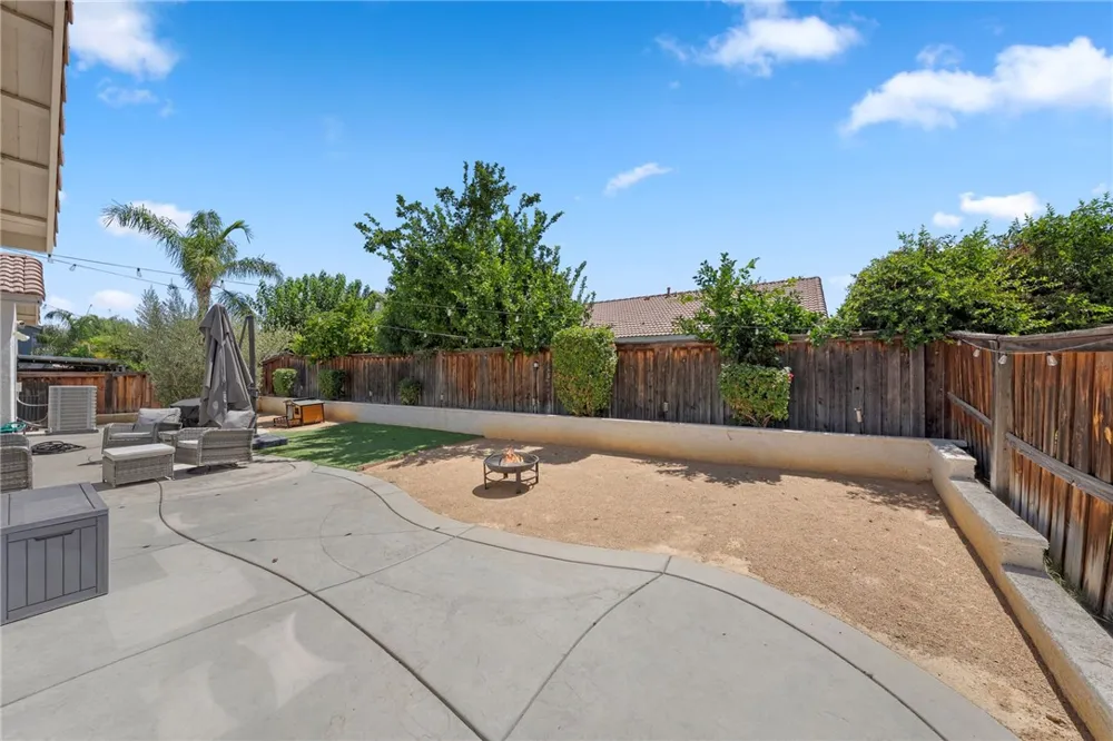 1867 Jasmine Court San Jacinto, CA 92583