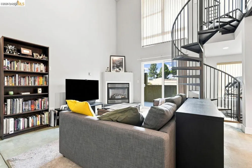 675 8Th St #3 Oakland, CA 94607