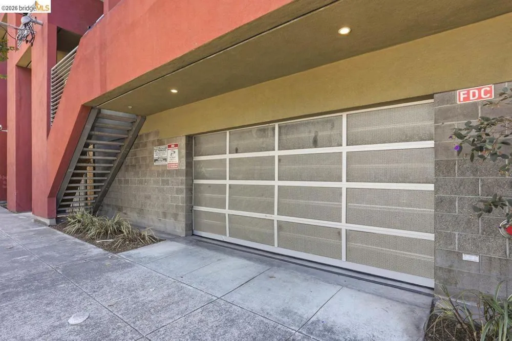 675 8Th St #3 Oakland, CA 94607