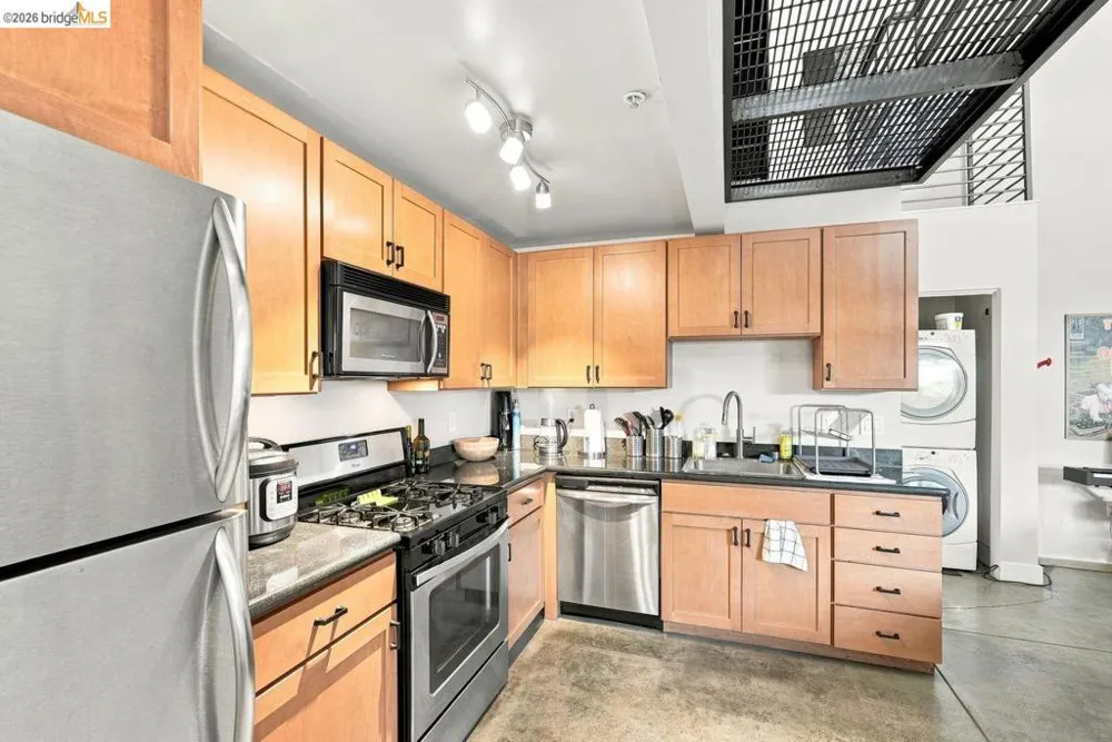 675 8Th St #3 Oakland, CA 94607