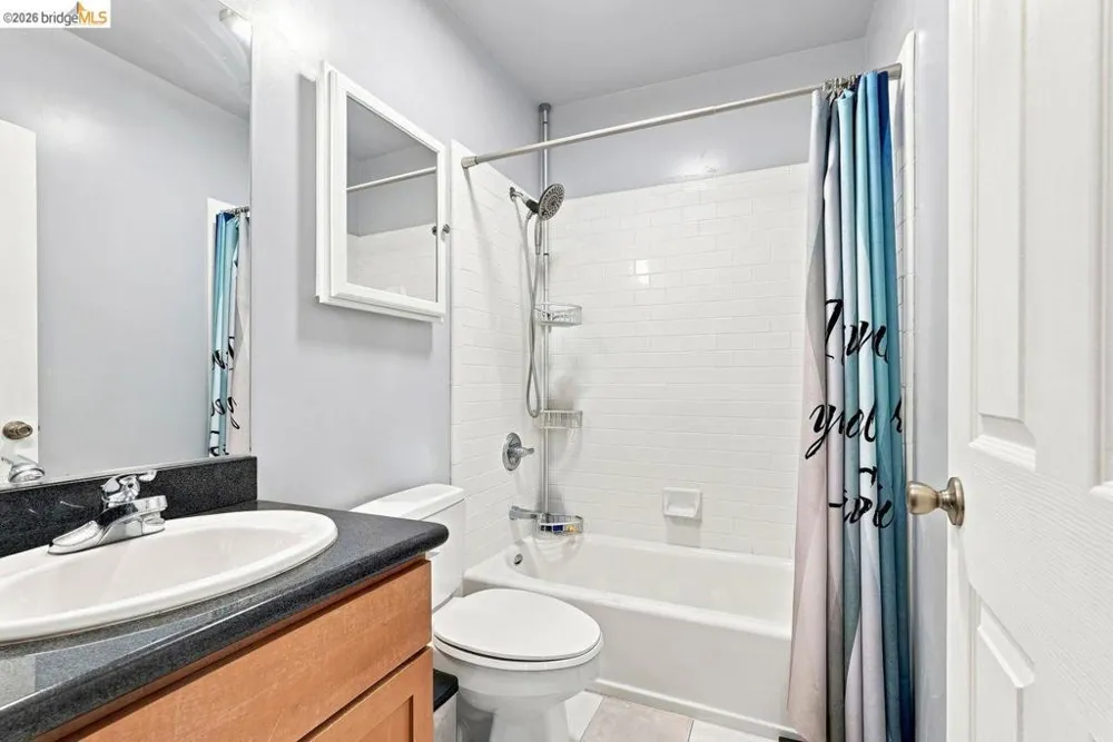 675 8Th St #3 Oakland, CA 94607