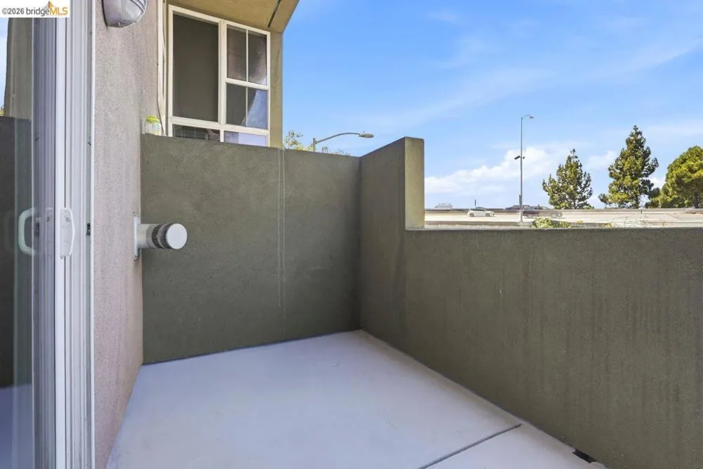 675 8Th St #3 Oakland, CA 94607