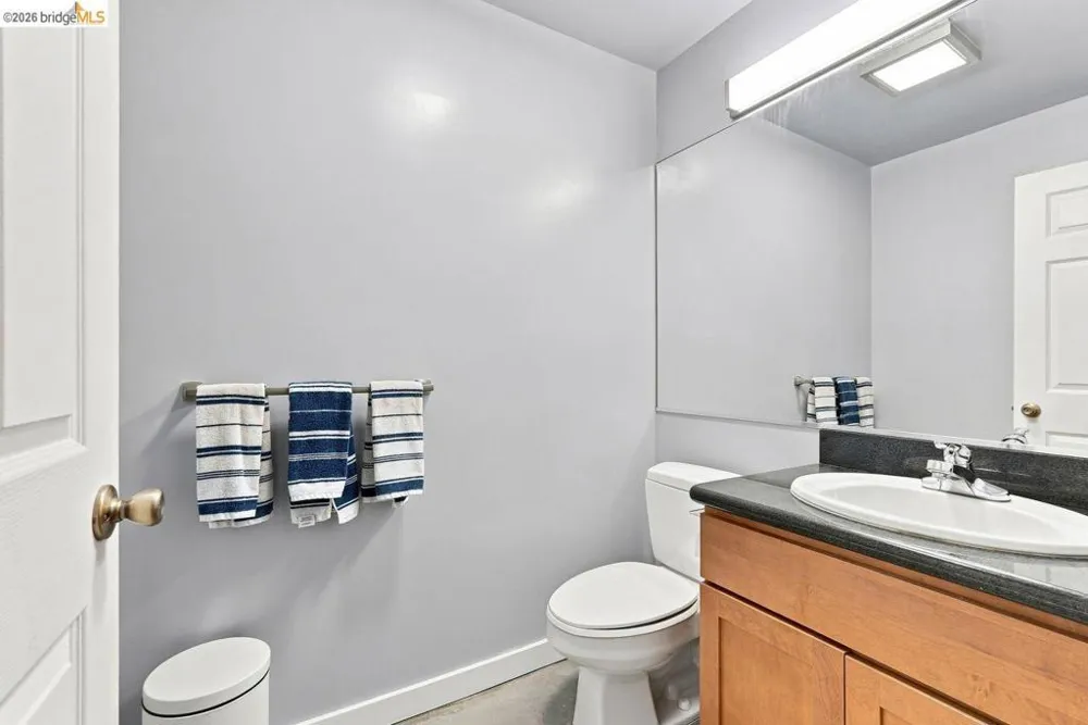 675 8Th St #3 Oakland, CA 94607