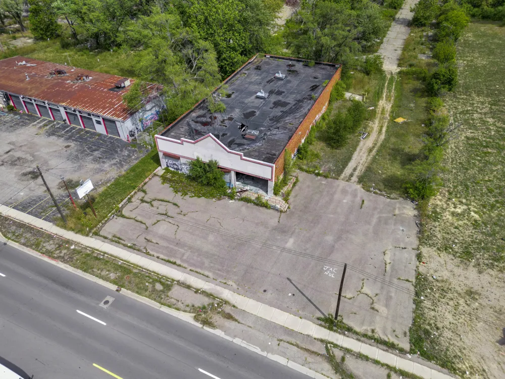 2913 S Dort Highway Flint, MI 48507
