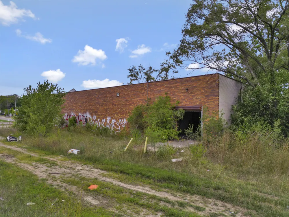 2913 S Dort Highway Flint, MI 48507