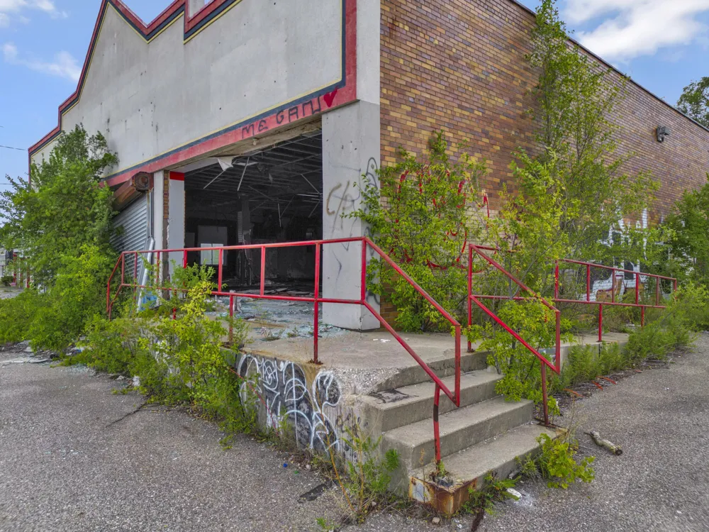 2913 S Dort Highway Flint, MI 48507