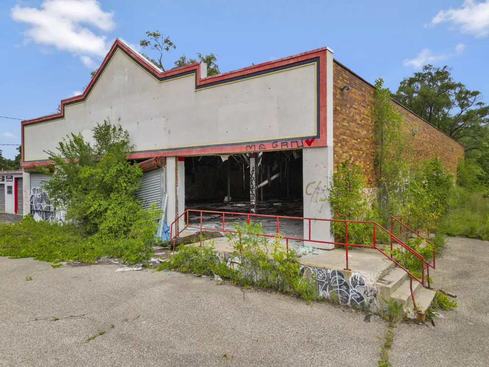 2913 S Dort Highway Flint, MI 48507