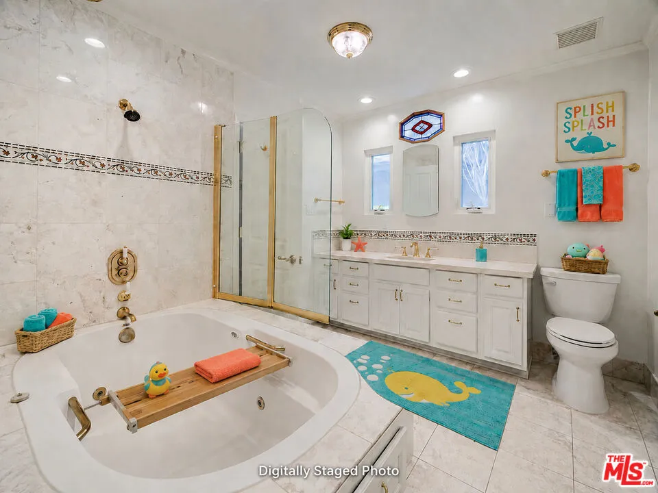 4645 Petit Avenue Encino, CA 91436