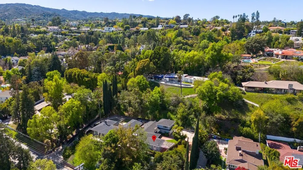 4645 Petit Avenue Encino, CA 91436