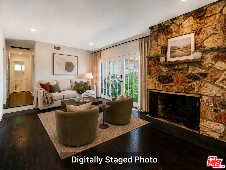 4645 Petit Avenue Encino, CA 91436