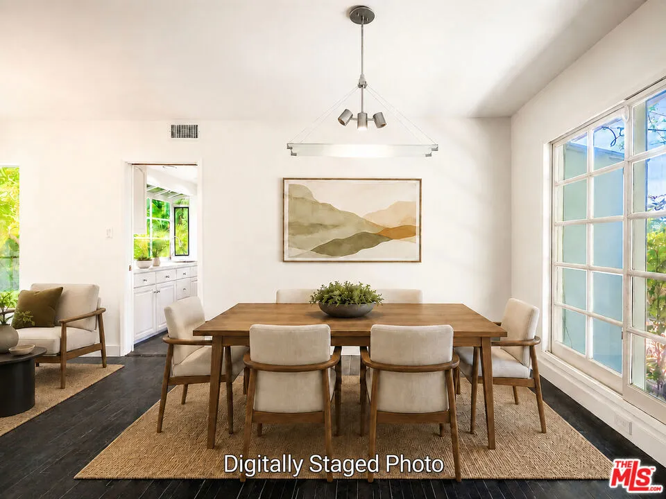 4645 Petit Avenue Encino, CA 91436