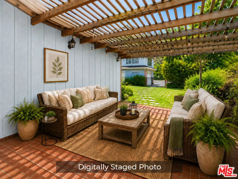 4645 Petit Avenue Encino, CA 91436