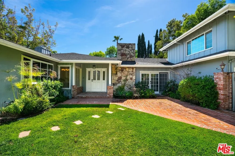 4645 Petit Avenue Encino, CA 91436