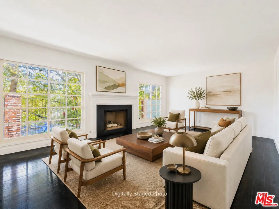 4645 Petit Avenue Encino, CA 91436
