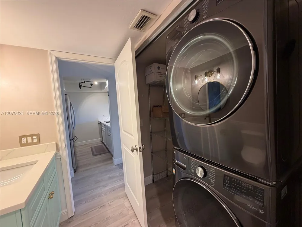 40 NE Plantation Rd #207 Hutchinson Island, FL 34996