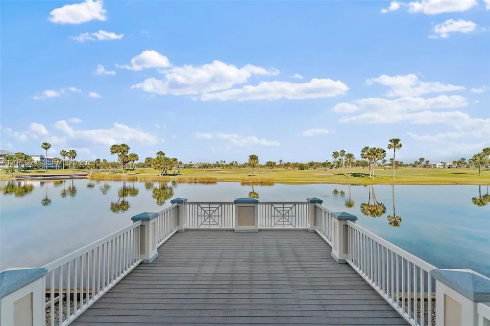 40 NE Plantation Rd #207 Hutchinson Island, FL 34996