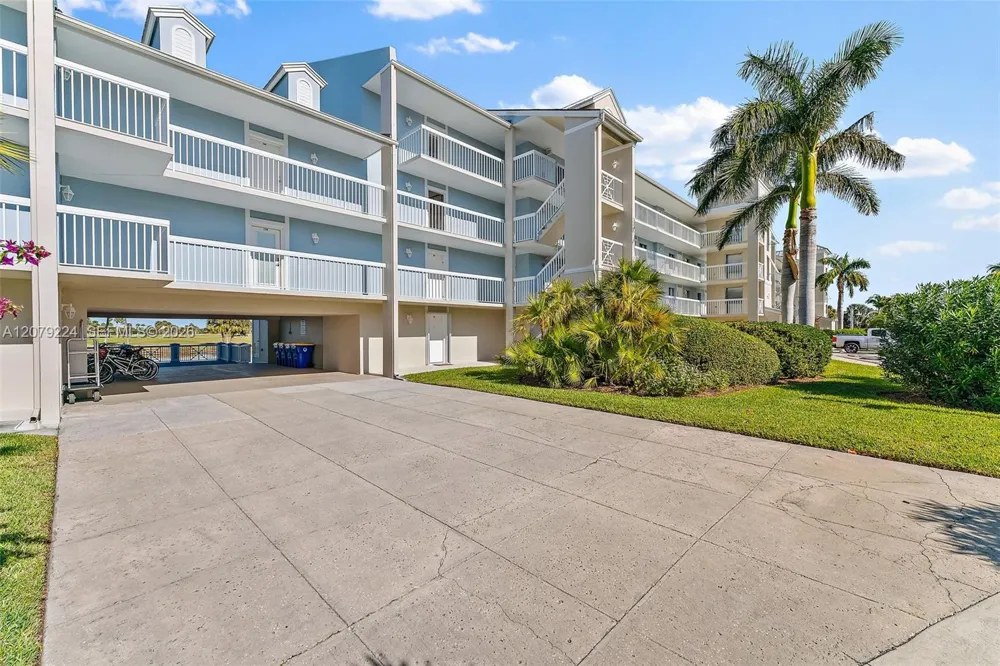 40 NE Plantation Rd #207 Hutchinson Island, FL 34996