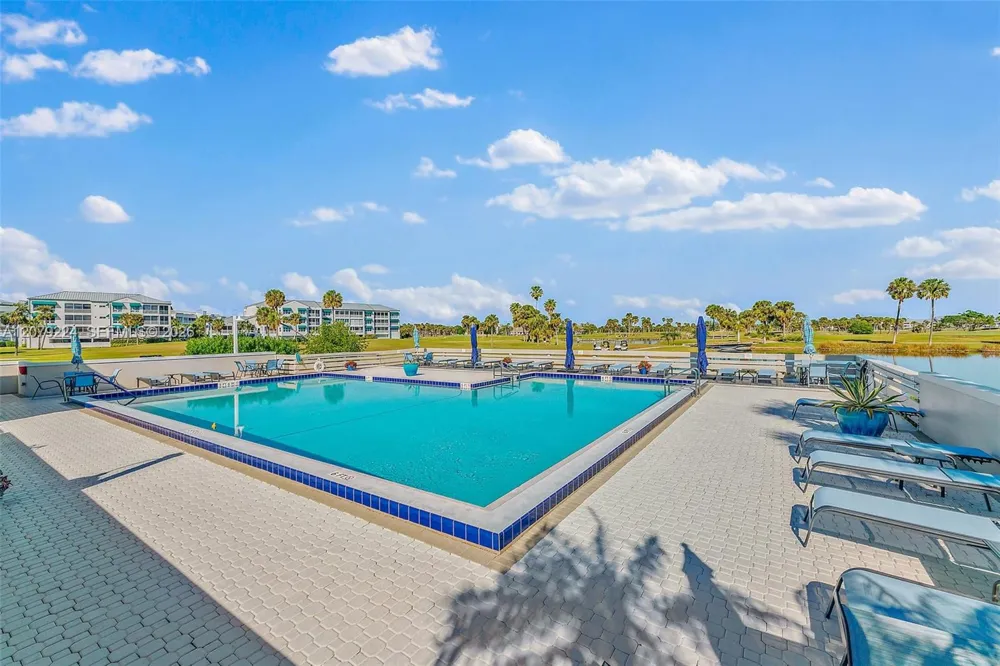 40 NE Plantation Rd #207 Hutchinson Island, FL 34996