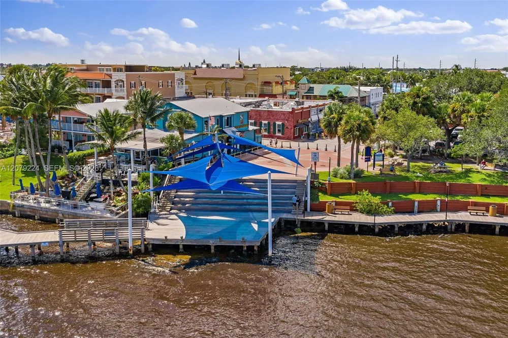 40 NE Plantation Rd #207 Hutchinson Island, FL 34996
