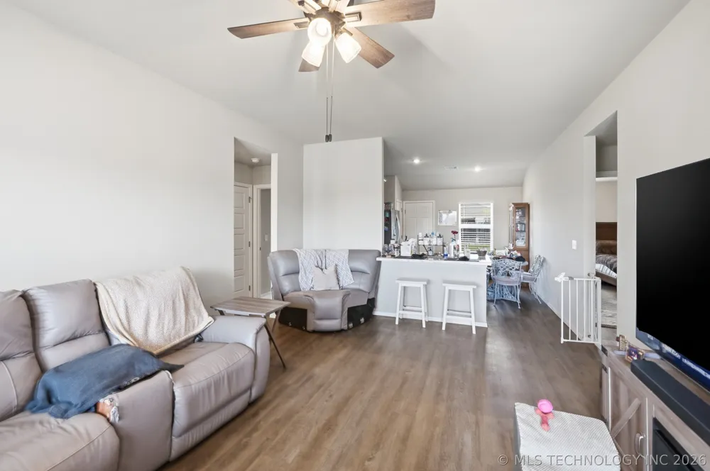 7511 E 143 STREET Collinsville, OK 74021