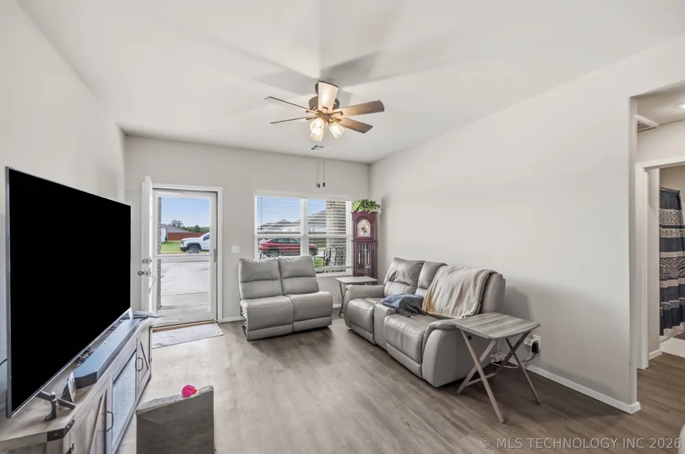7511 E 143 STREET Collinsville, OK 74021
