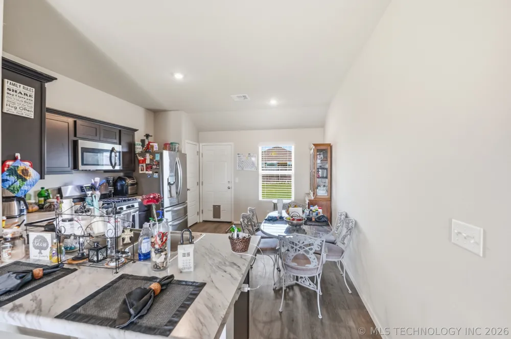 7511 E 143 STREET Collinsville, OK 74021