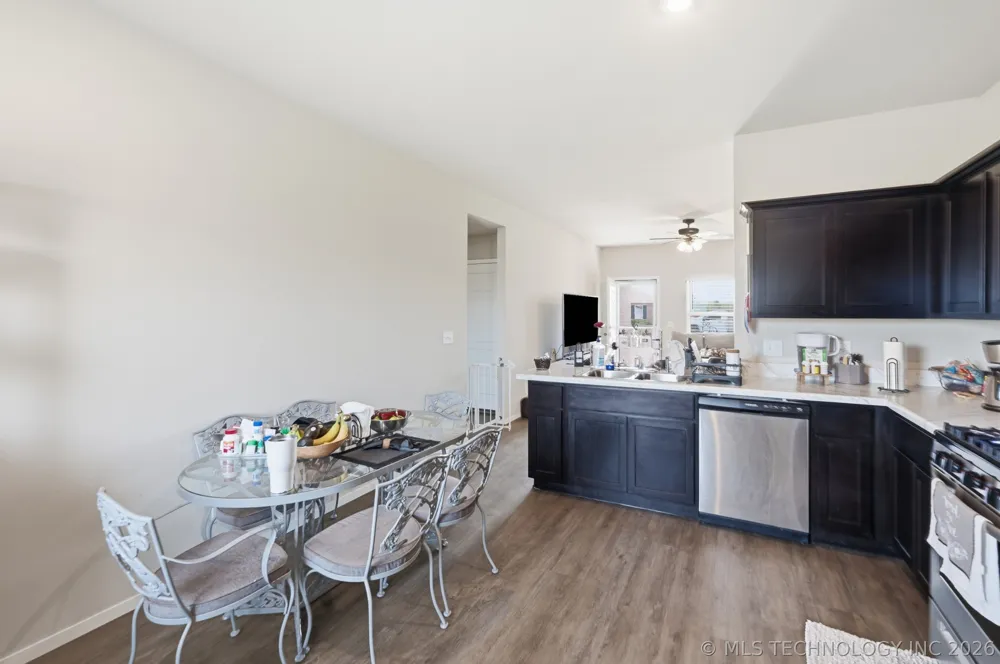 7511 E 143 STREET Collinsville, OK 74021