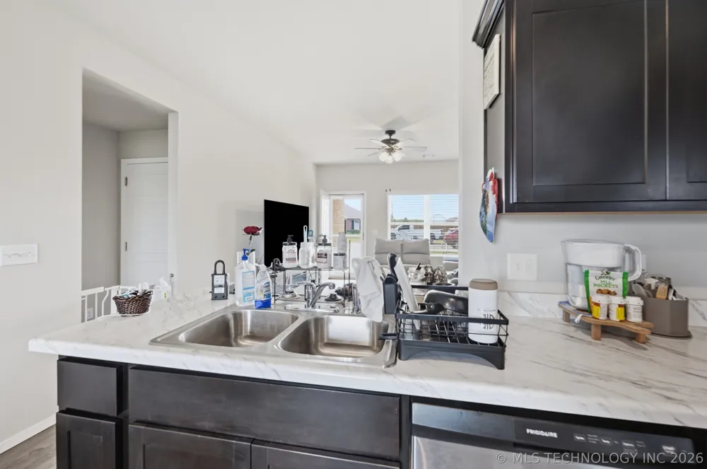 7511 E 143 STREET Collinsville, OK 74021