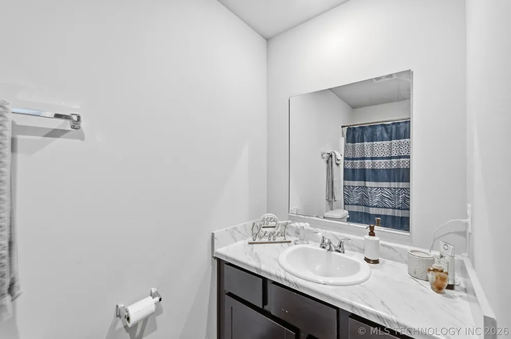 7511 E 143 STREET Collinsville, OK 74021