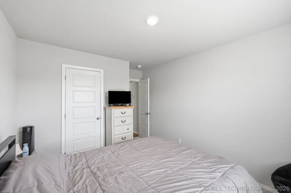 7511 E 143 STREET Collinsville, OK 74021