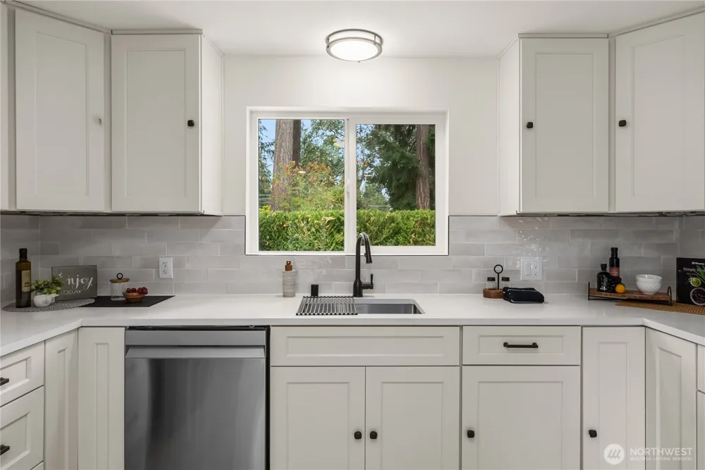 6317 Nyanza Park Drive SW Lakewood, WA 98499