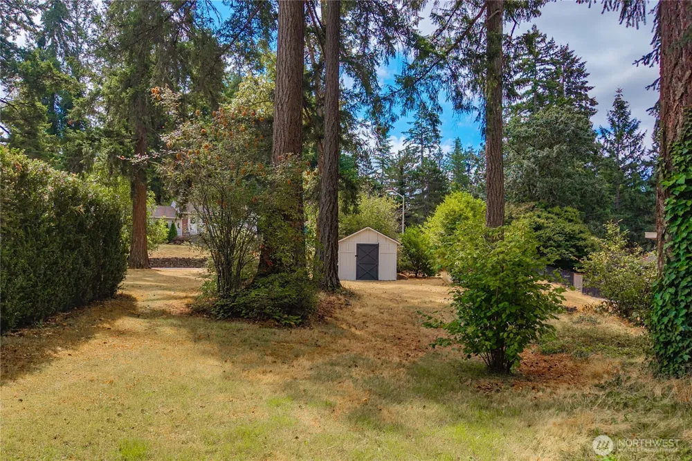 6317 Nyanza Park Drive SW Lakewood, WA 98499