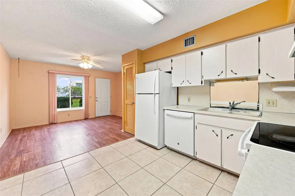 2295 BELGIAN LANE #5 Clearwater, FL 33763
