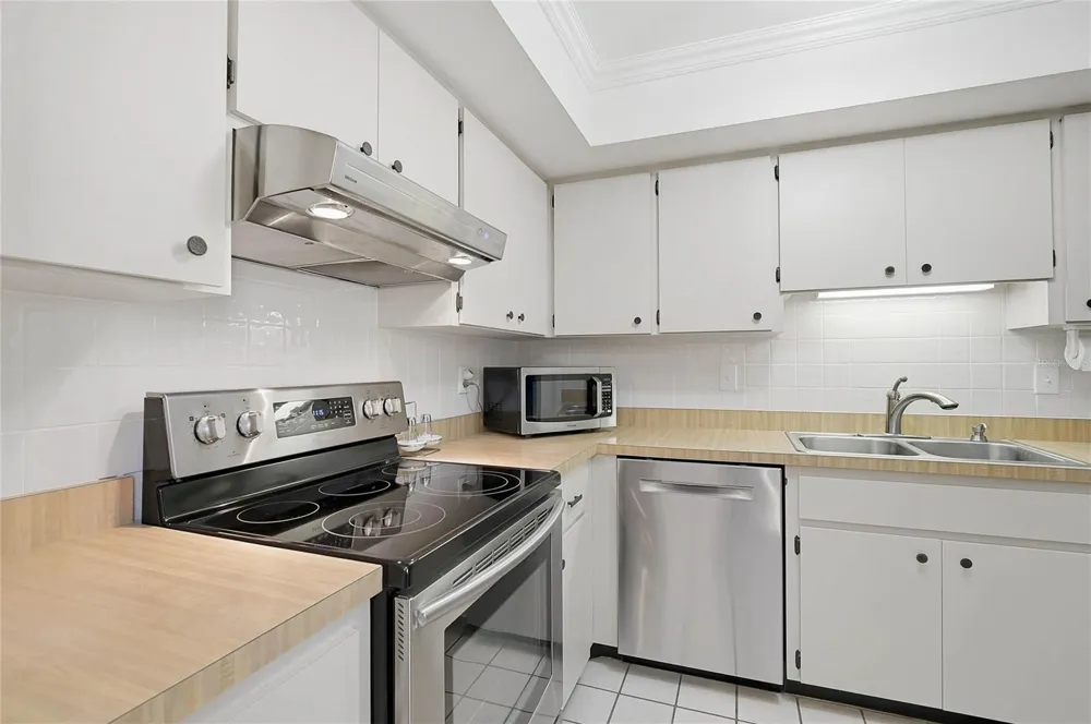 3189 GLEN ELYN BOULEVARD #3 Sarasota, FL 34237