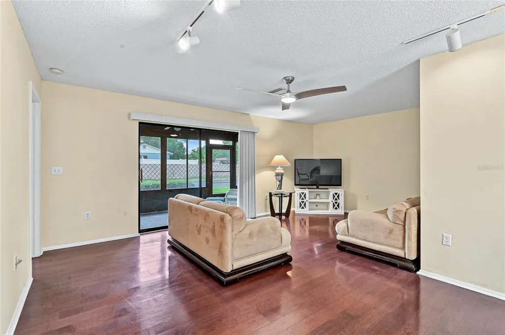 3189 GLEN ELYN BOULEVARD #3 Sarasota, FL 34237