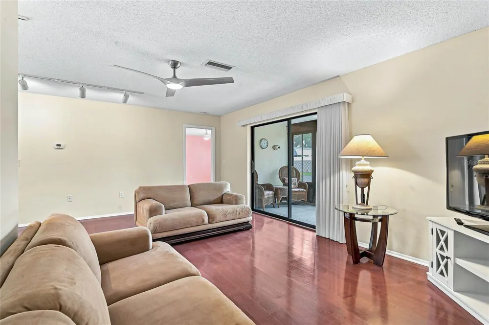 3189 GLEN ELYN BOULEVARD #3 Sarasota, FL 34237