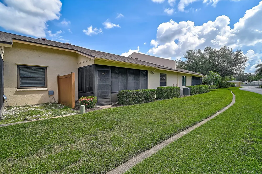 3189 GLEN ELYN BOULEVARD #3 Sarasota, FL 34237