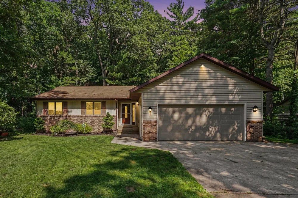 15892 152nd Avenue Spring Lake, MI 49456