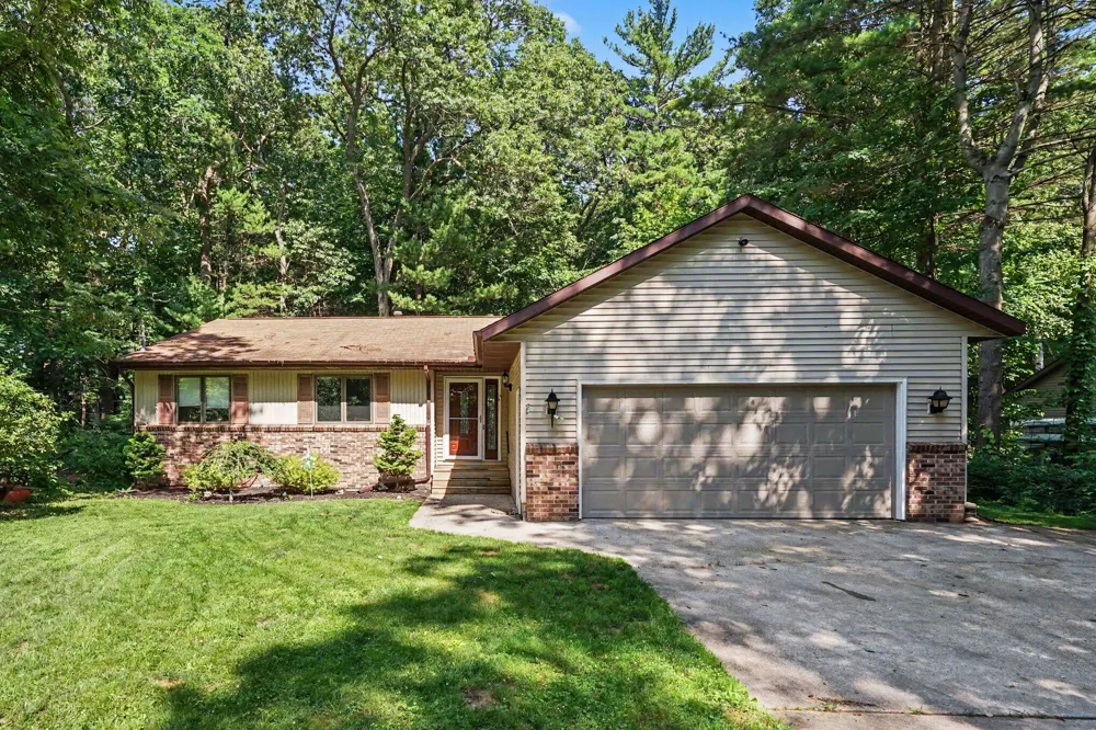 15892 152nd Avenue Spring Lake, MI 49456