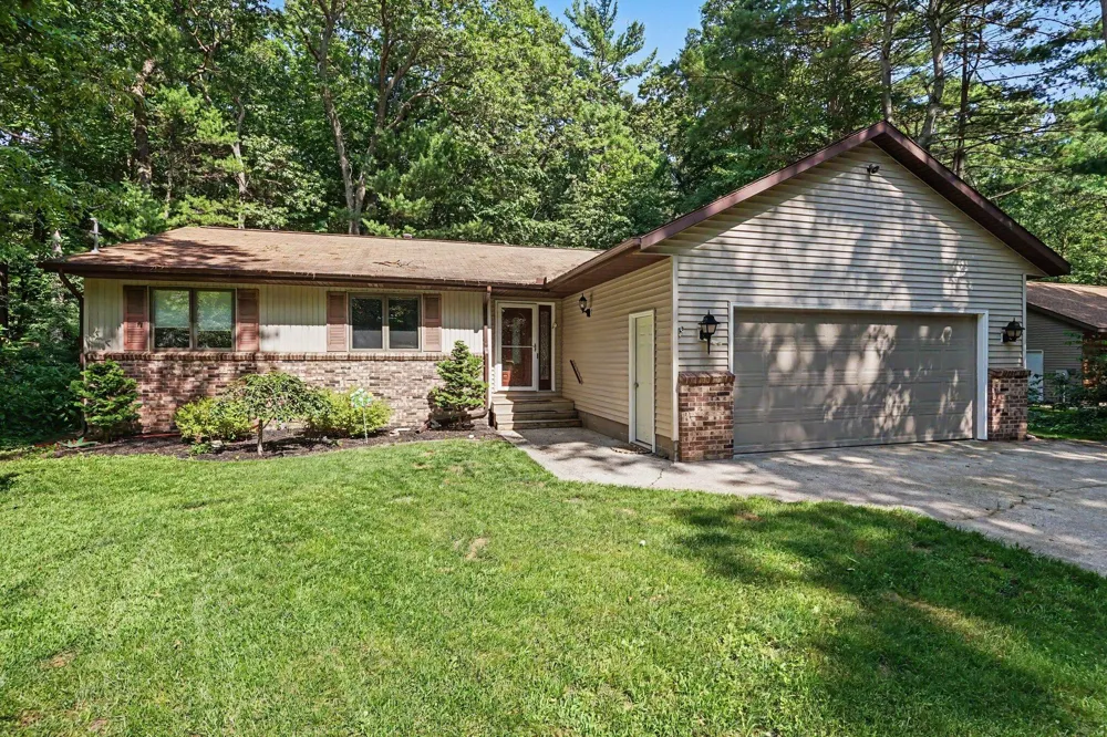 15892 152nd Avenue Spring Lake, MI 49456