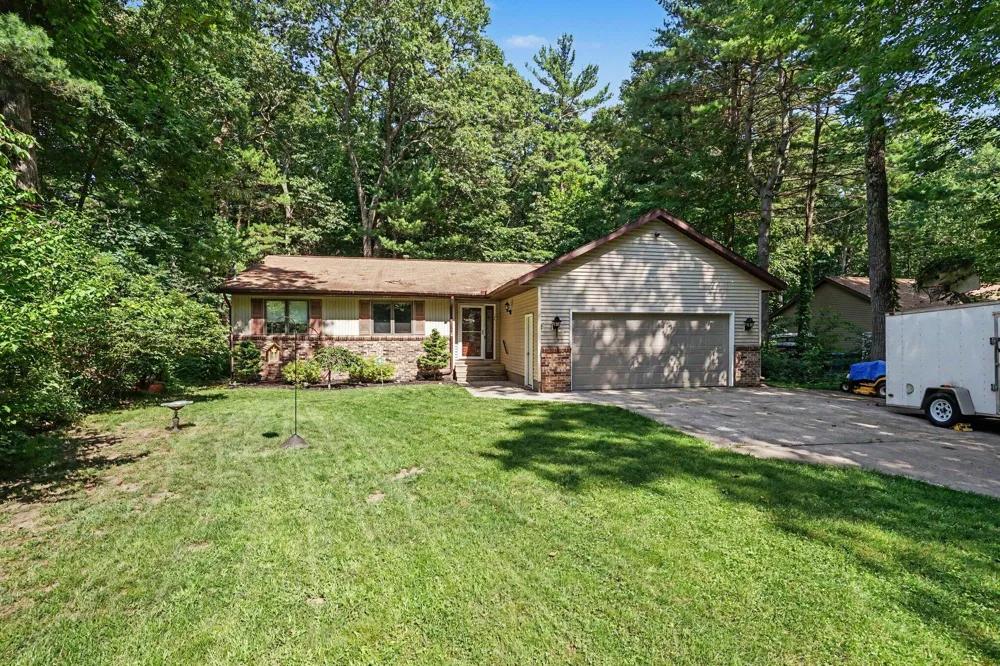 15892 152nd Avenue Spring Lake, MI 49456