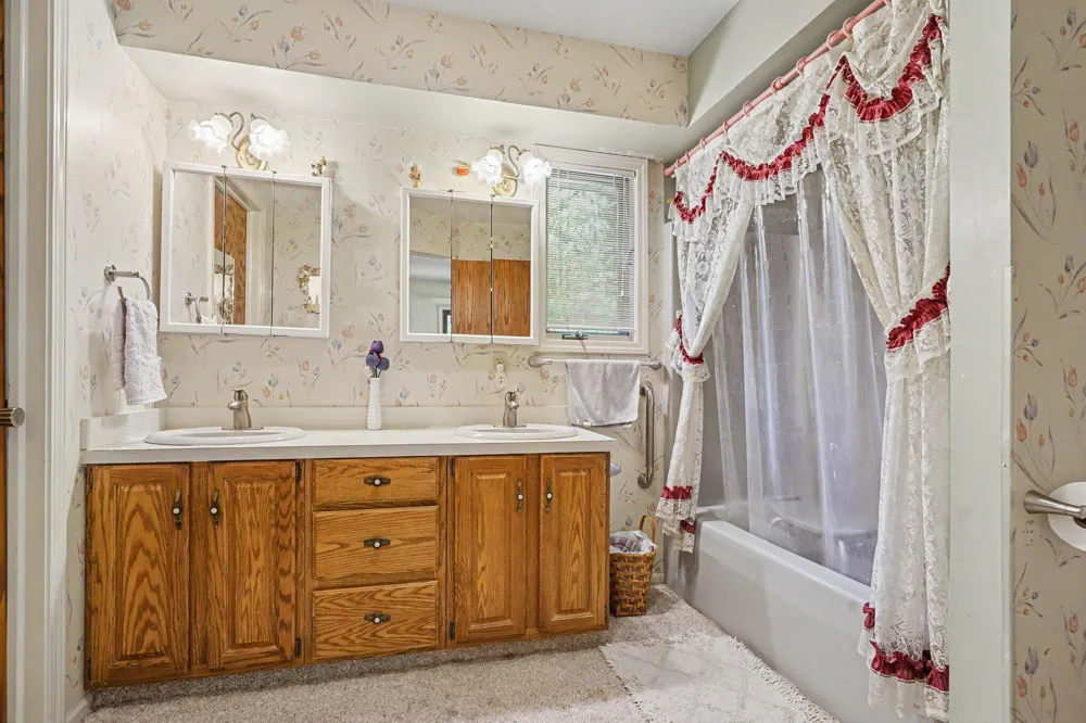 15892 152nd Avenue Spring Lake, MI 49456