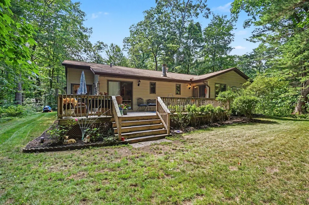 15892 152nd Avenue Spring Lake, MI 49456