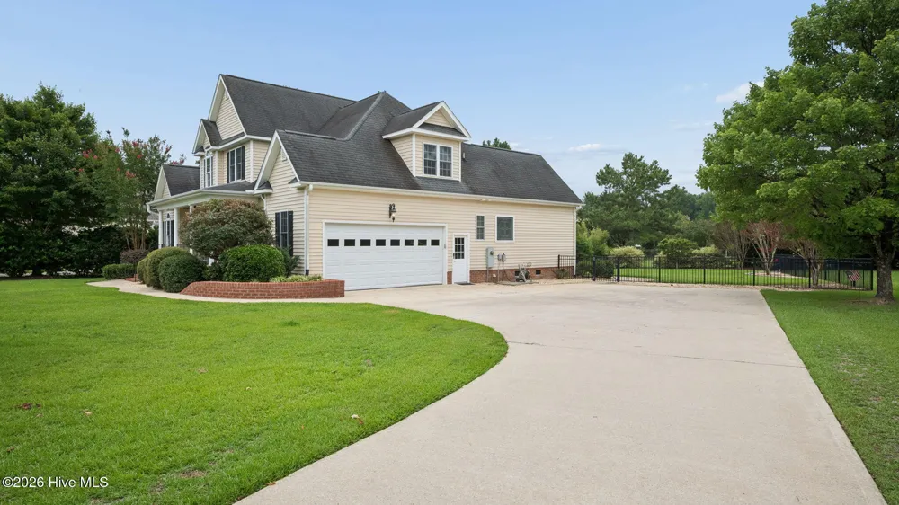 1113 Scarlet Oak Drive Greenville, NC 27858