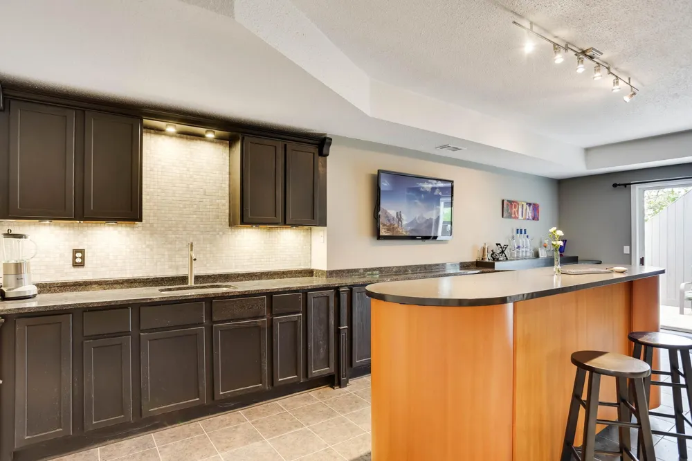 2925 Minnehaha Curve Minnetonka, MN 55391